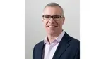 รูปถ่ายของ Steve McCrystal ประธานเจ้าหน้าที่ฝ่ายองค์กรธุรกิจและเทคโนโลยีของบริษัท Unilever ซึ่งเป็นชายผิวขาว สวมแว่นตา และยิ้มให้กล้อง